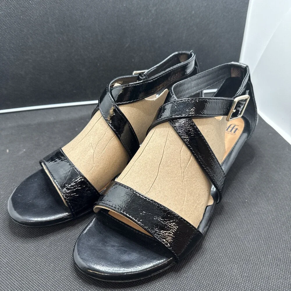 Women’s Sofft Innis Black Crinkle Patent Leather Sandals Size 8.5 - UZI114